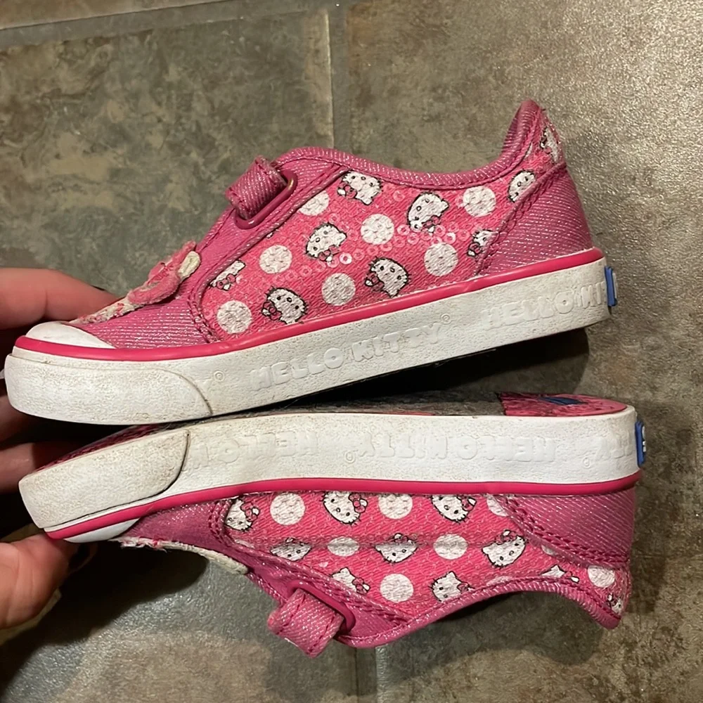5 for $25🎈Hello kitty keds